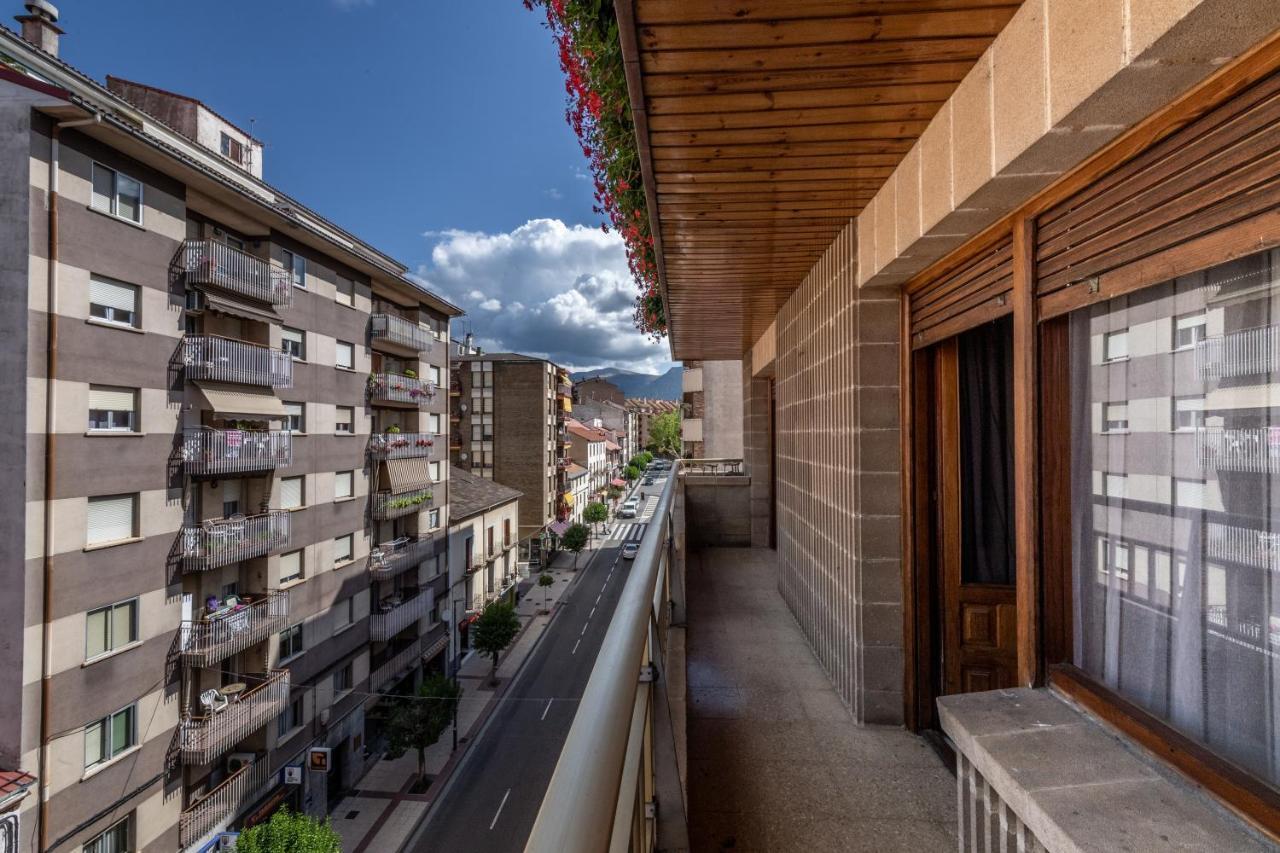 Apartamento Pirineo Aragones Sabiñánigo Eksteriør bilde